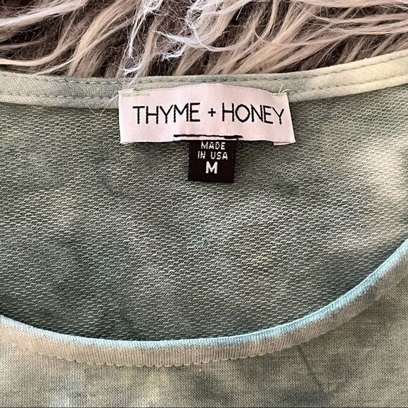 NWT Thyme + Honey Tie-Dye Peplum Ruffle Hem Short Sleeve Raglan Top Sage - Picture 6 of 12